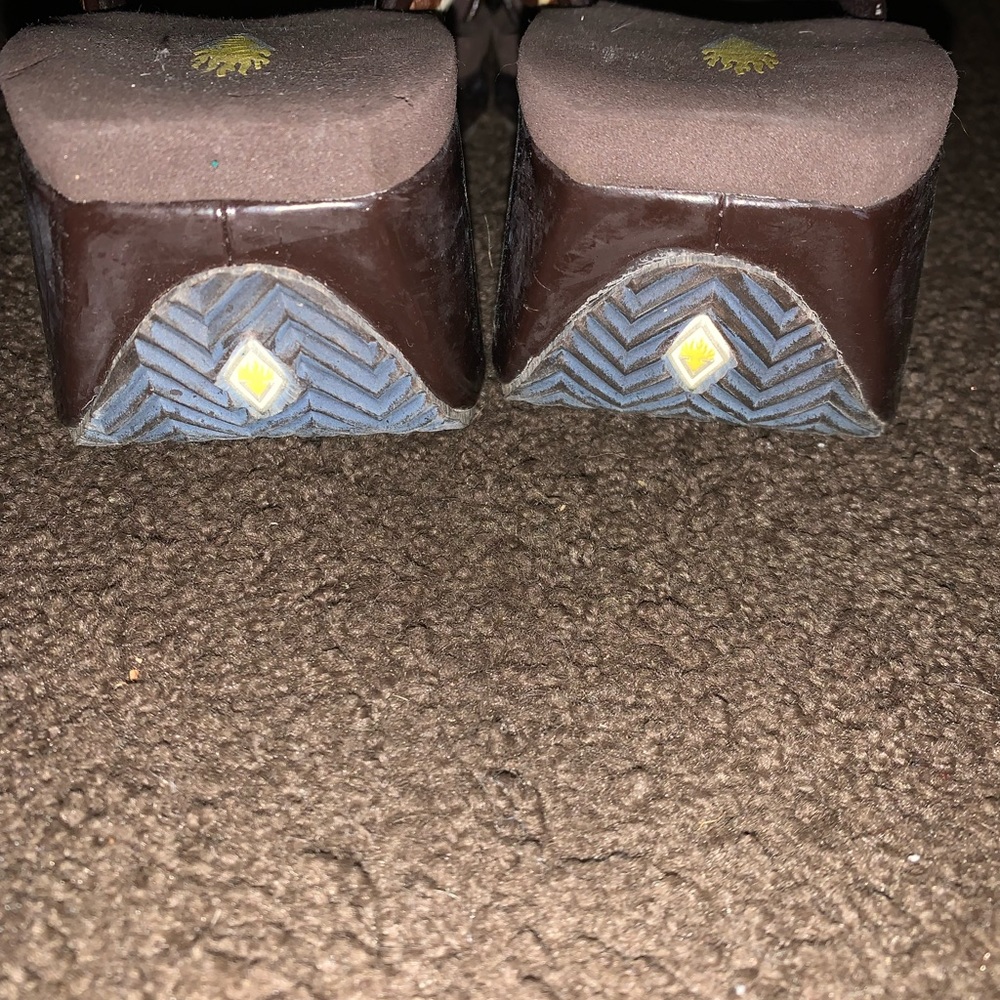 Volatile Sandals - Picture 2 of 4